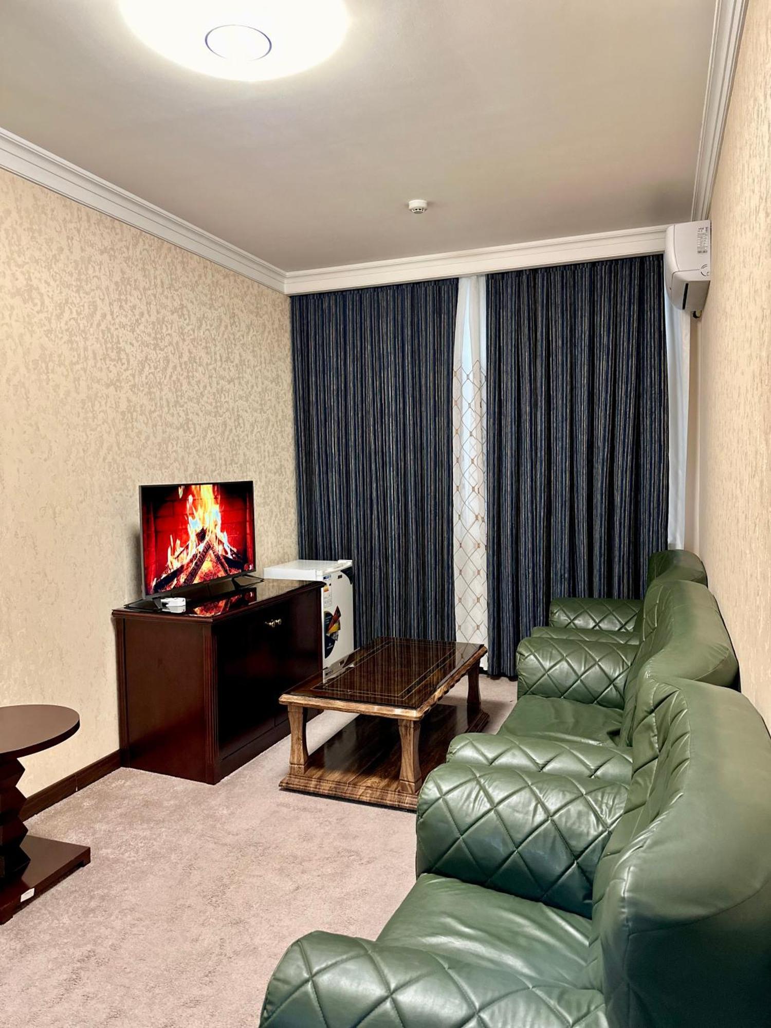 Hayot Hotel Tashkent Bagian luar foto