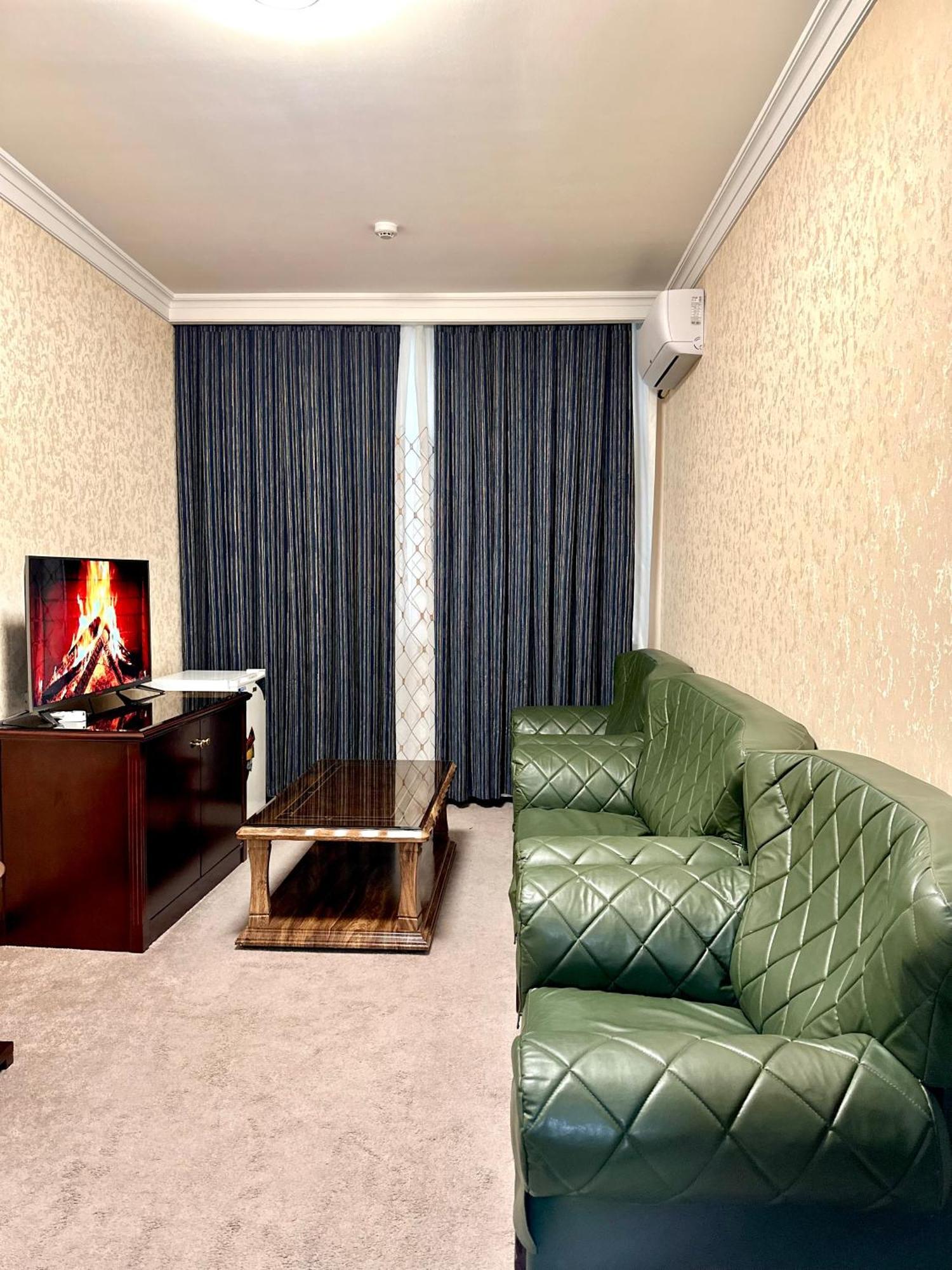 Hayot Hotel Tashkent Bagian luar foto